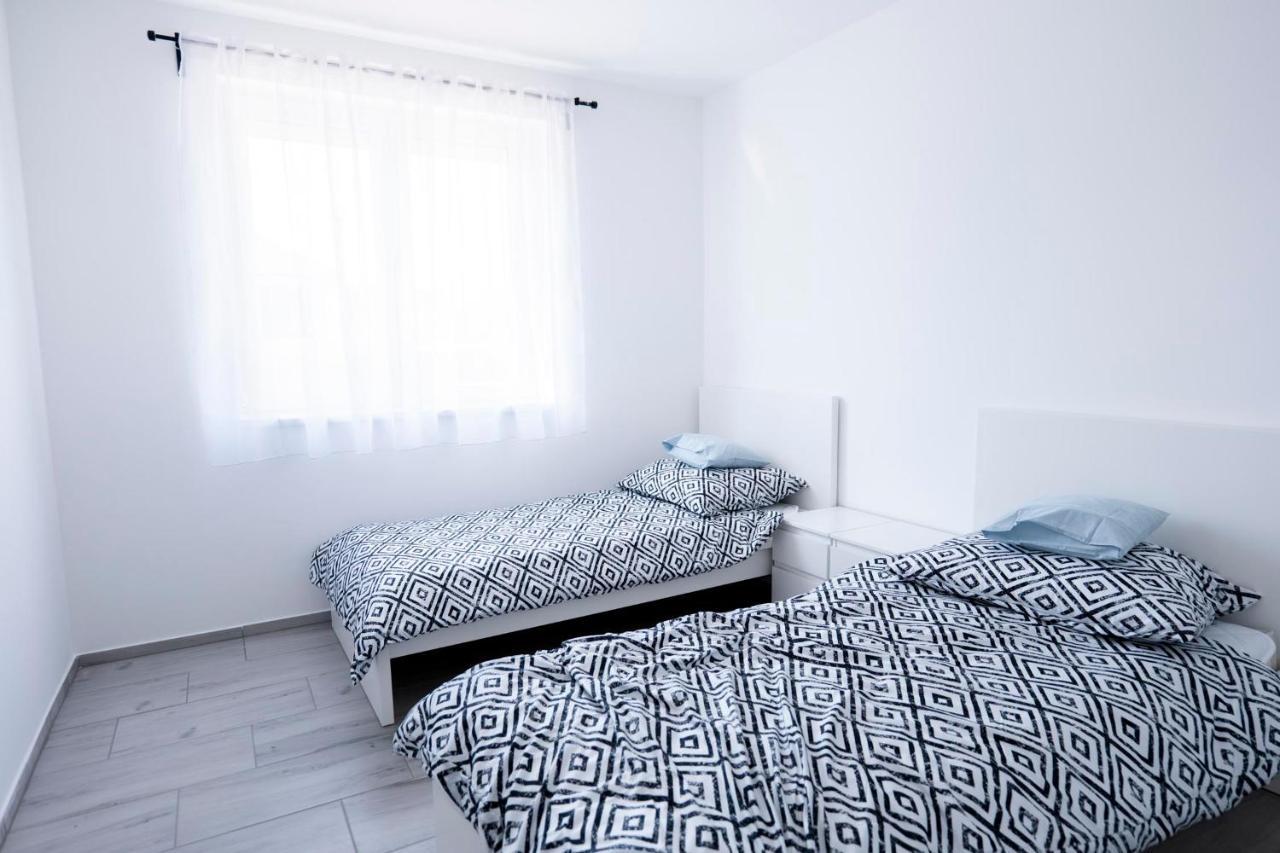 Vivien Vendeghaz 2 Apartment Ordacsehi Bagian luar foto