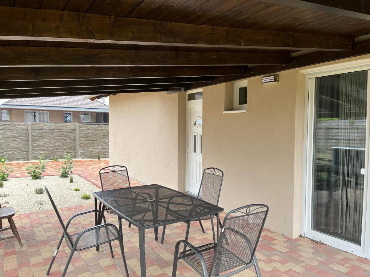 Vivien Vendeghaz 2 Apartment Ordacsehi Bagian luar foto