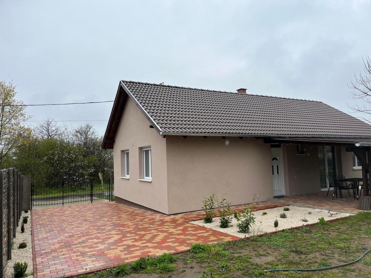 Vivien Vendeghaz 2 Apartment Ordacsehi Bagian luar foto